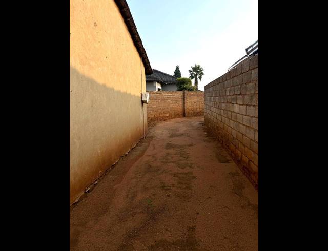 2 BEDROOM HOUSE FOR SALE IN PROTEA SOUTH